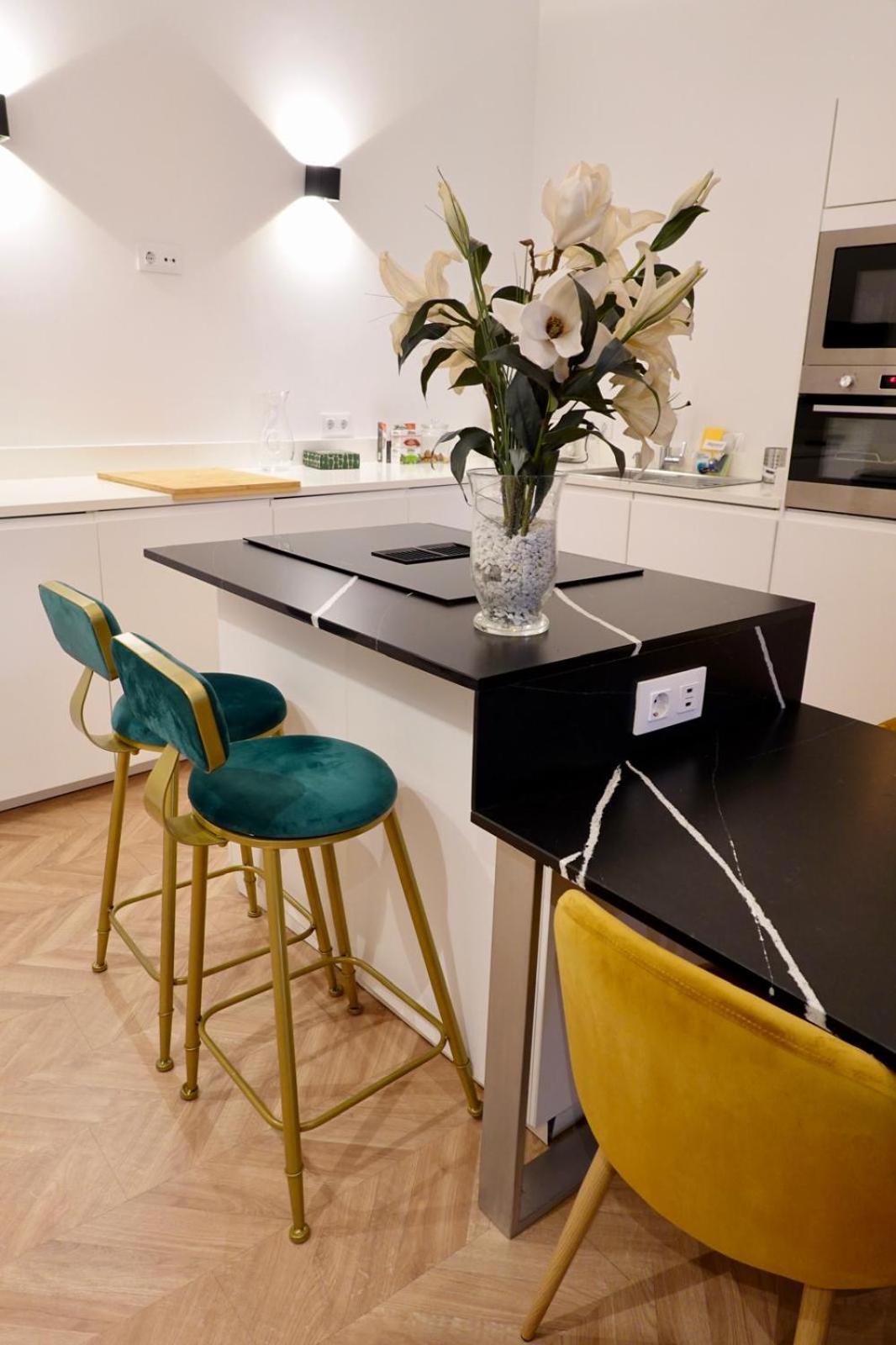 Peral Boutique Apartaments เซบีญา ภายนอก รูปภาพ